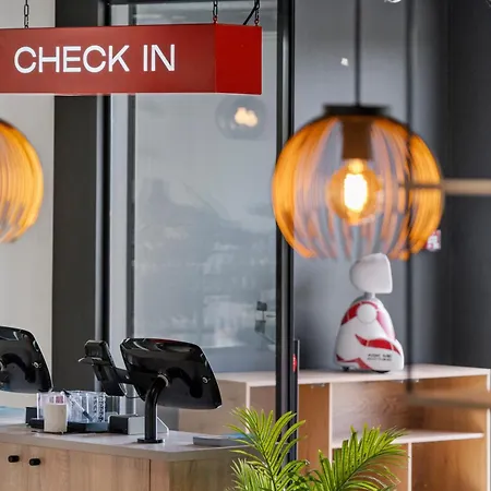 Aiden By Western Hotel